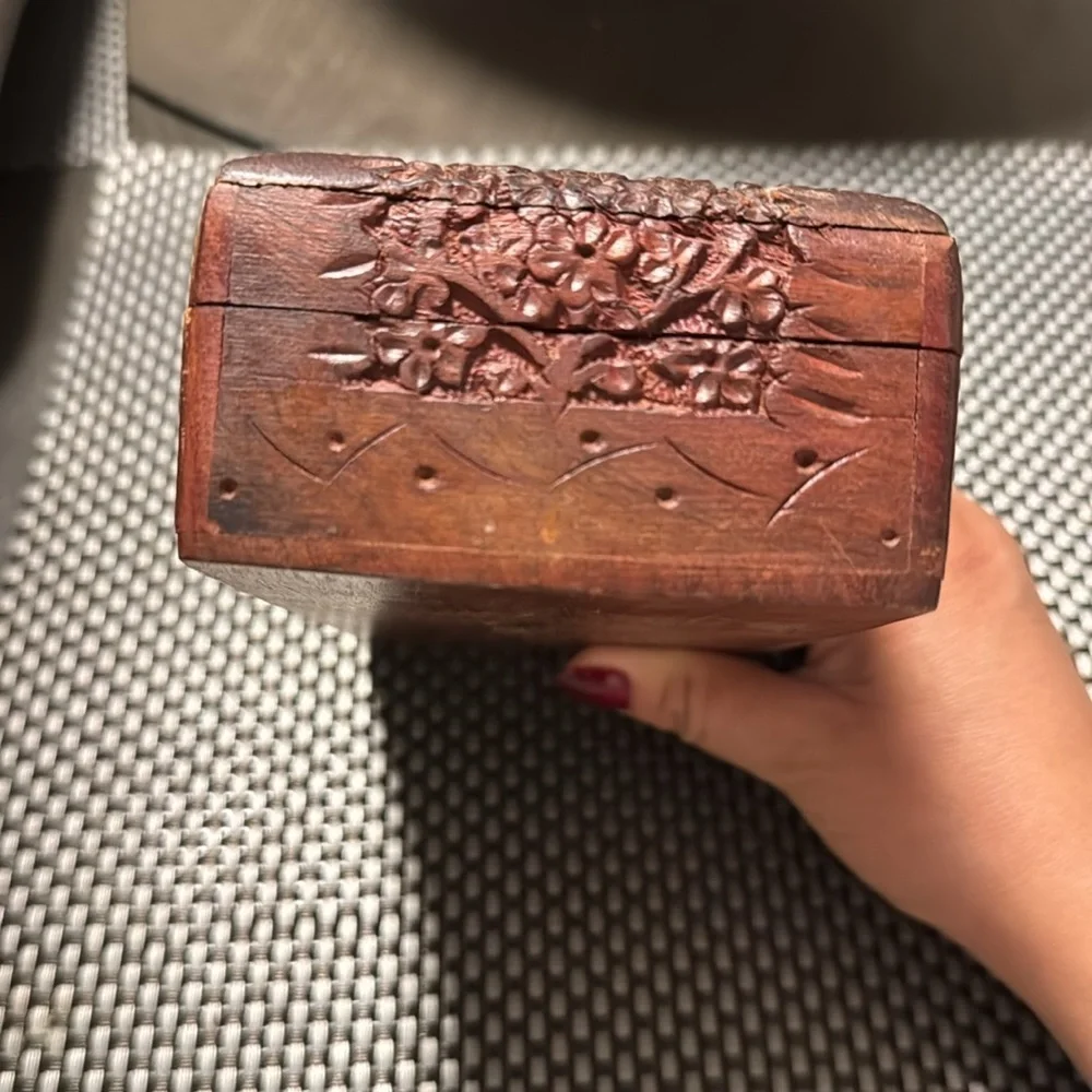 Indian Hand Carved Vintage Wooden Box - Picture 8 of 9